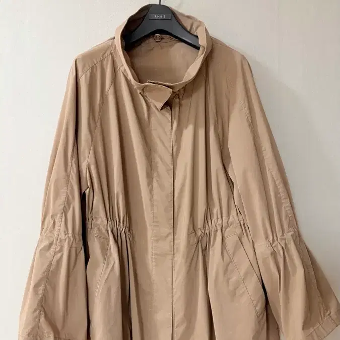 한섬 타임 TIME 바스락 셔링 스트링 하이넥 바람막이 점퍼 F 정가 845,000원 실착 2회 신품컨디션
