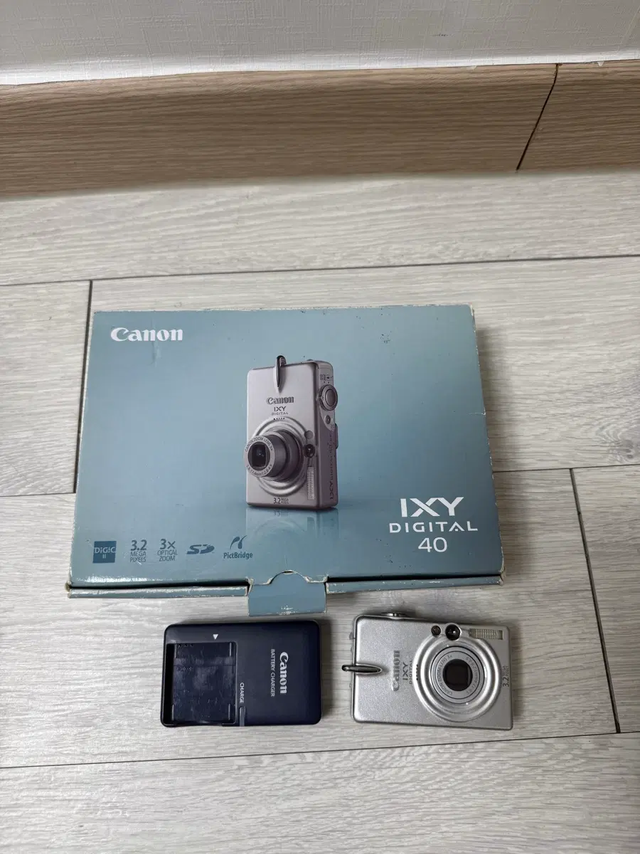 Canon IXUS 30 ixus IXI 40 vintage digital camera