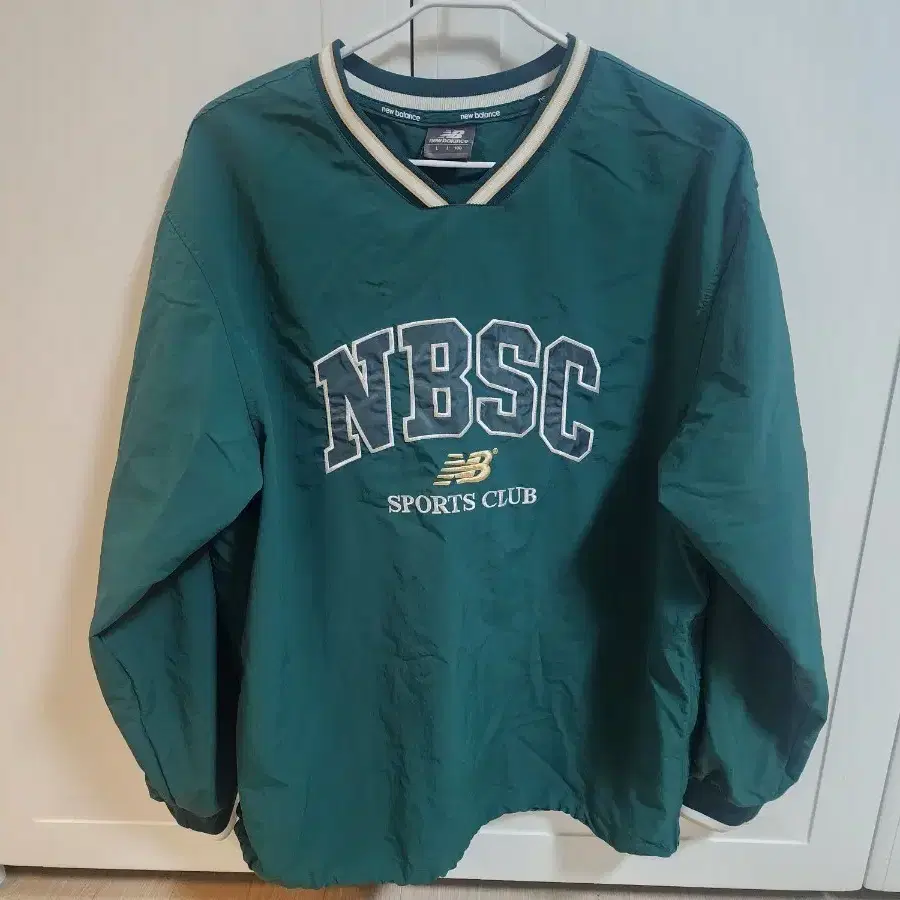 뉴발란스 NBSC 스포츠 클럽 바람막이 L 사이즈