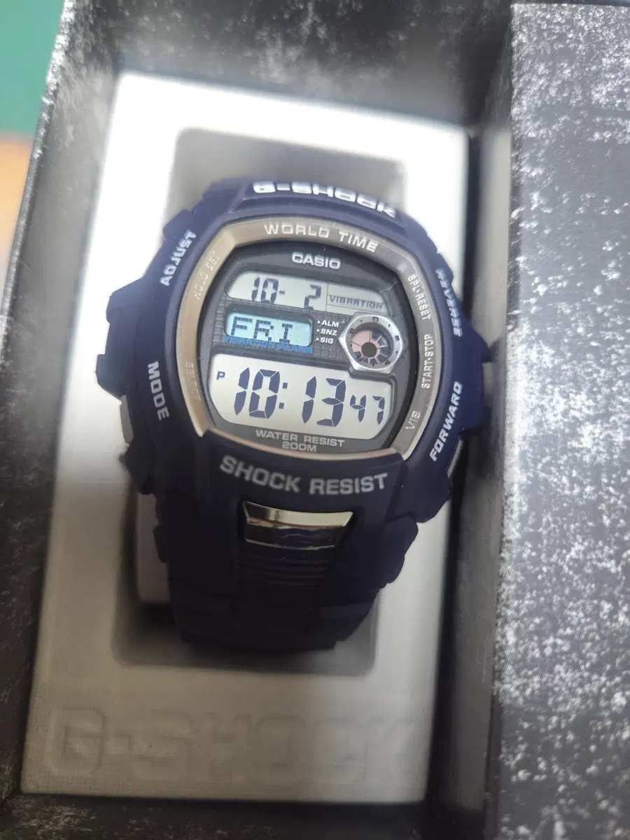 희귀 모델 카시오 진동알람 G-SHOCK 시계 G-7510-2VDR 모델입니다.