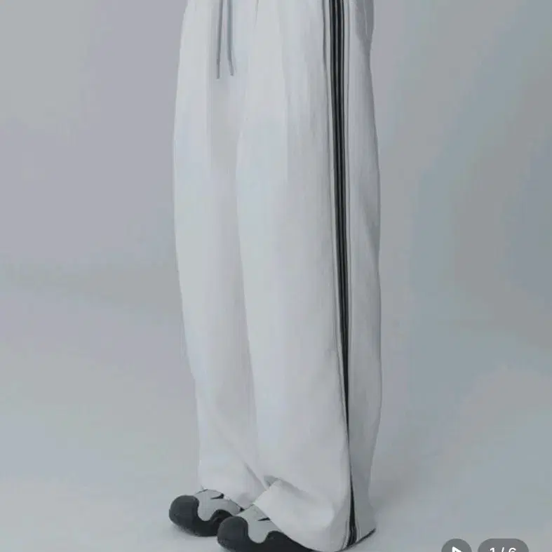새상품) 마스언에브릴 테이핑 와이드 턱 팬츠 아이보리