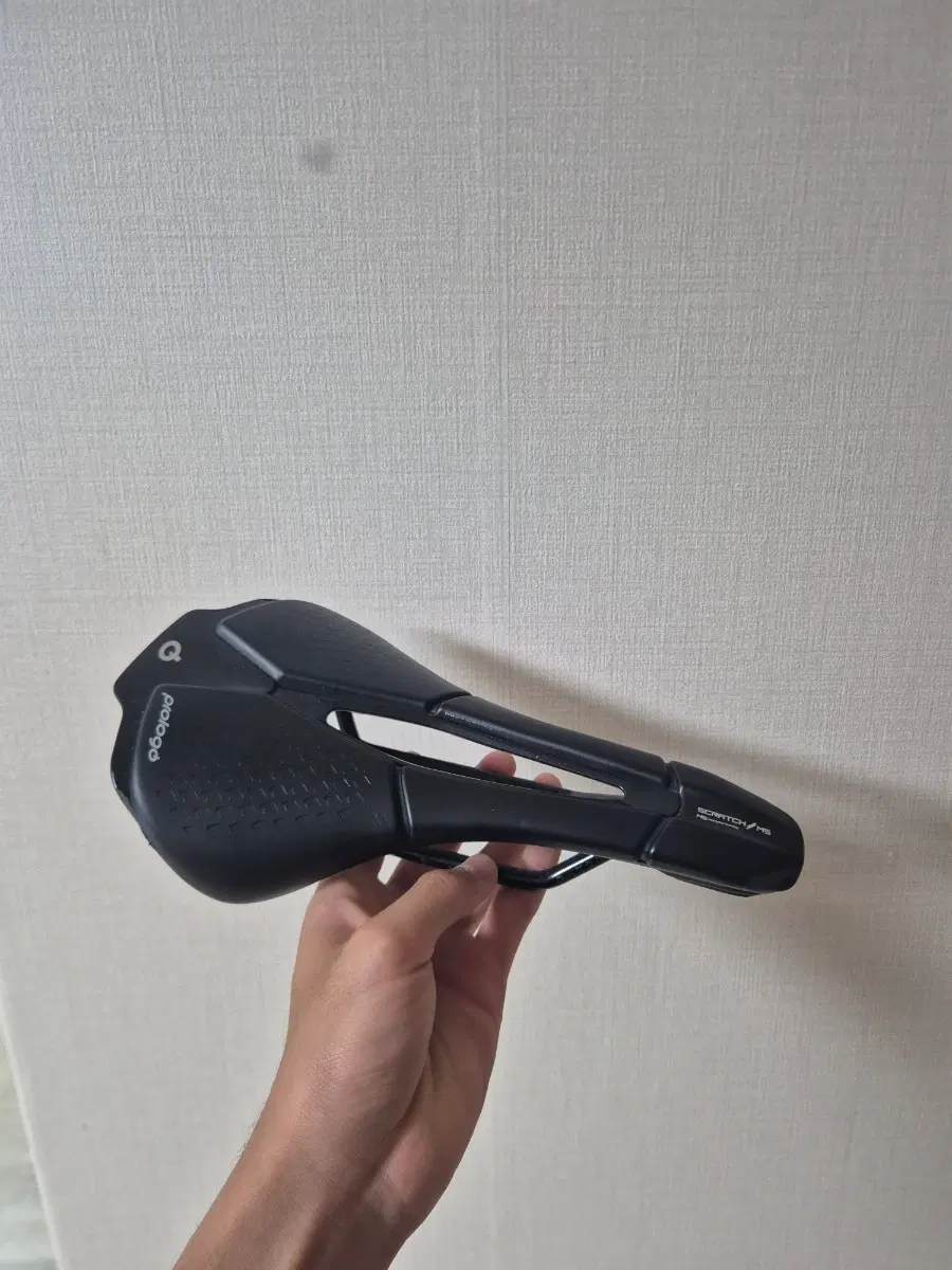 프롤로고 스크래치 M5 카본레일안장