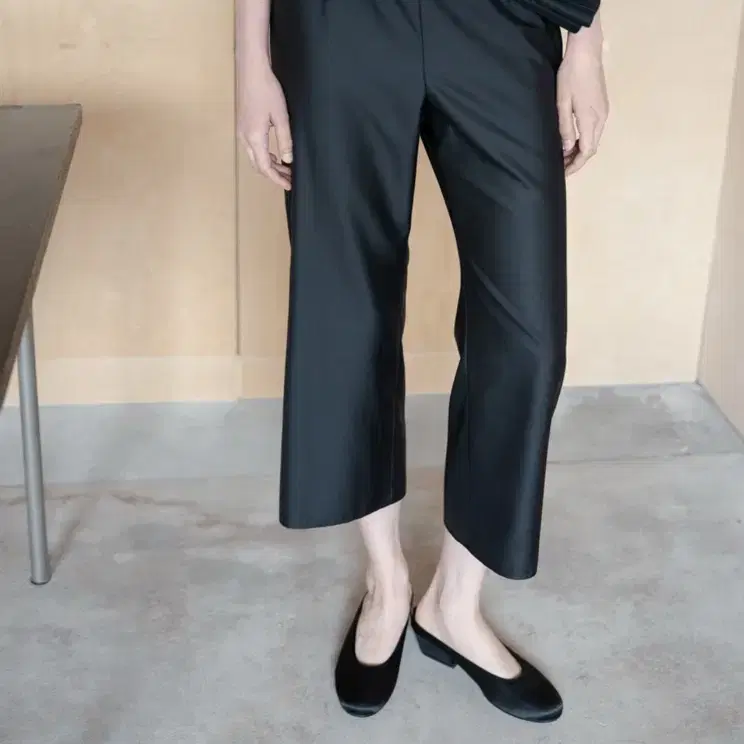 ehre 에레 Relaxed Capri Pants (구해요)