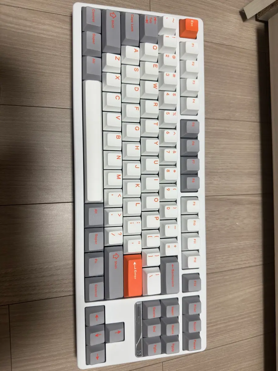 스웨그키 evo80 기계식 키보드 SPARK (White)