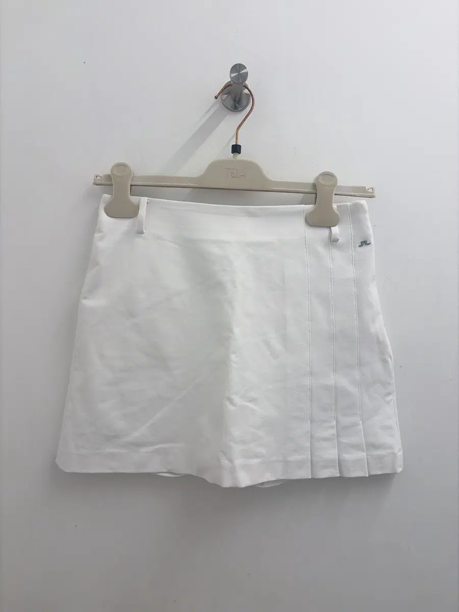 제이 린드버그 화이트 플리츠 스커트 S