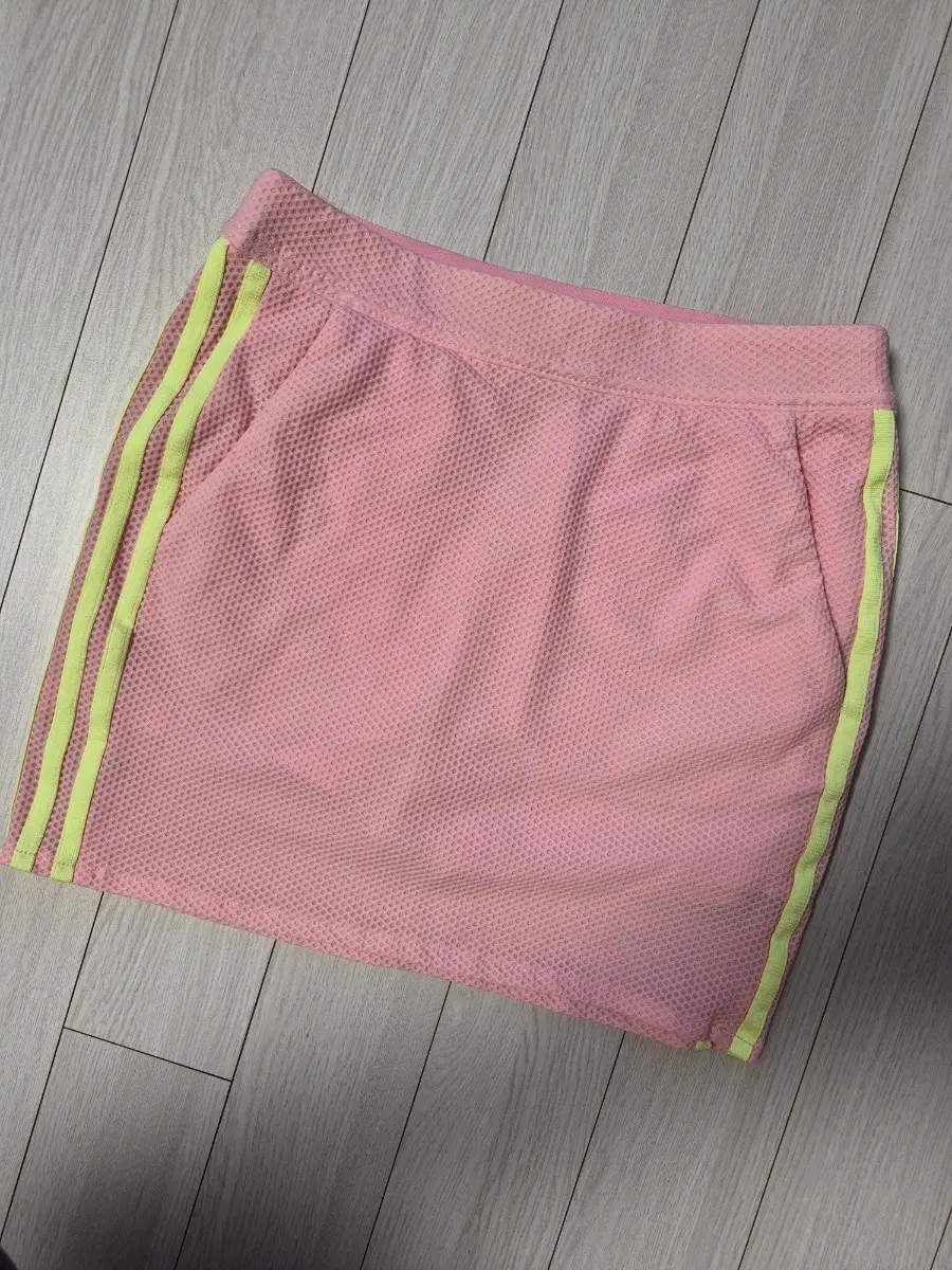 거의 새상품급) 아디다스 골프 칼라팩 스커트(속바지) GM3790 사이즈s