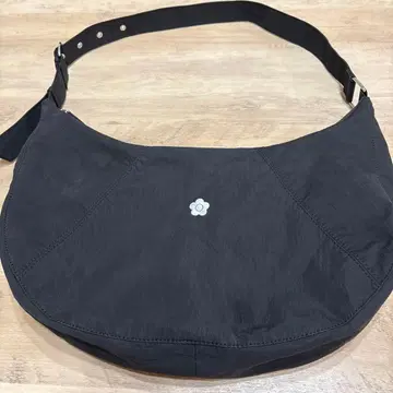 MARY QUANT 원포인트 자수 나일론 숄더백