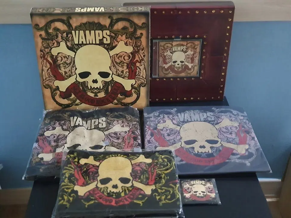 VAMPS 뱀프스 베스트 앨범 BLOOD ROCK N ROLL (CD+GOODS) 굿즈 티셔츠 머플러타올 토트백 손목밴드 부속 한정반 라르크앙시엘 하이도