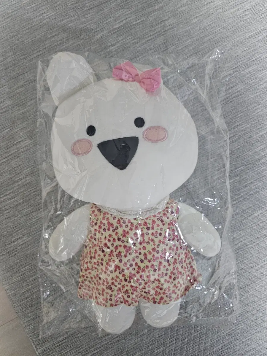 오버액션토끼 인형