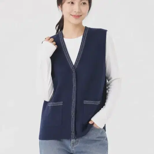 여성 네이비 배색 스티치 버튼 니트 베스트 포켓 빈티지룩 [M]