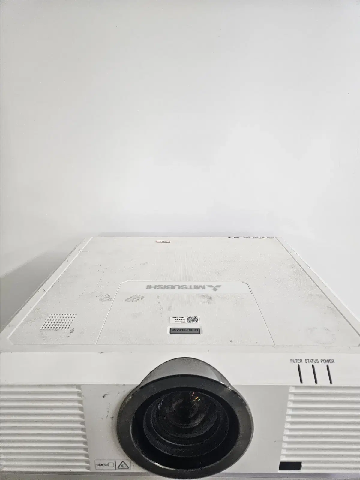 미쓰비시 XL7100U 6000안시 XGA 3LCD 고광량 빔프로젝터
