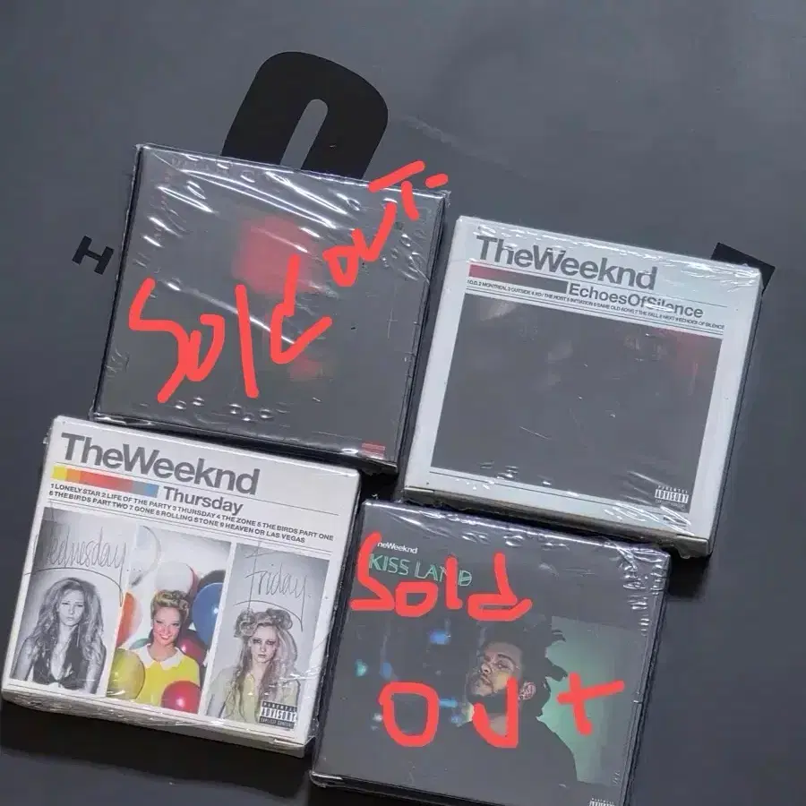 The Weeknd 팝업 위켄드 키링