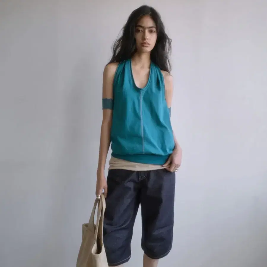 포르테나 OPEN-BACK DRAPED HALTER TOP-TEAL BLUE
