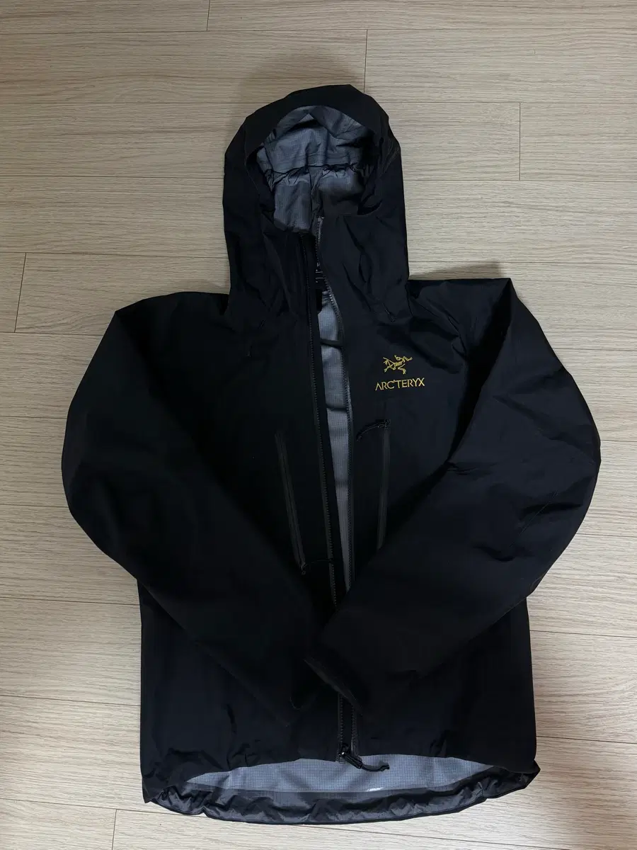 아크테릭스 알파 SV 자켓 24K 블랙 (XS)