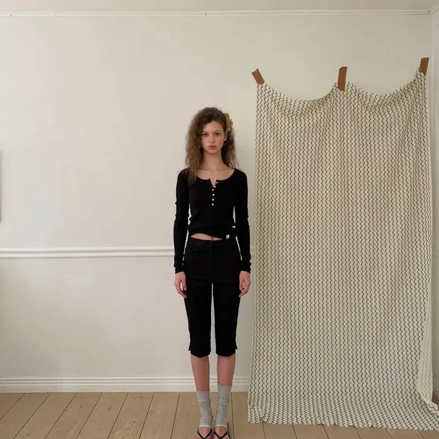 어패럴아카이브 엔터 버튼 헨리넥 티 Enter button tee