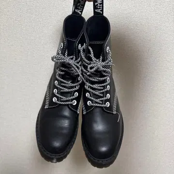 닥터마틴 블랙 가죽 하이컷 부츠