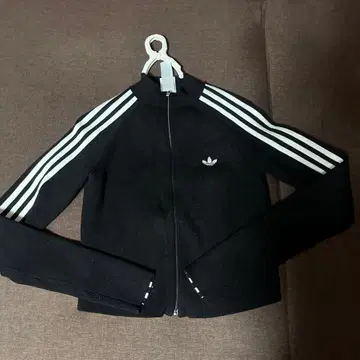 최종 가격 인하 adidas 리브 니트 트랙 자켓 블랙