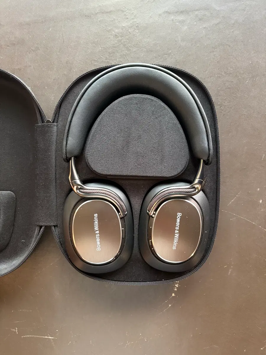 바워스앤윌킨스 Bowers & Wilkins PX8 S2