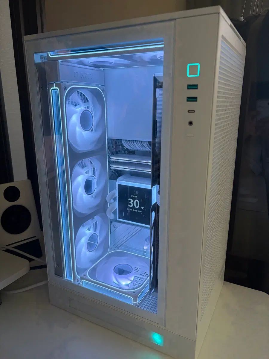 고사양 데스크탑 9800x3d rtx5080 p51