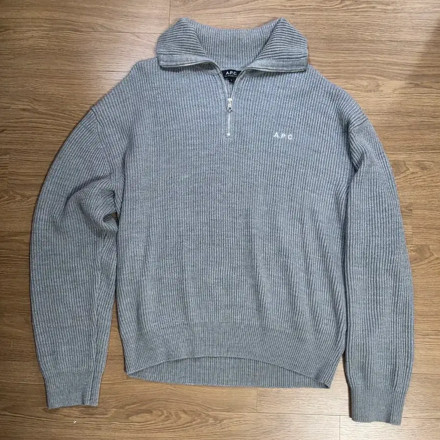 A.P.C. 하프집업 니트 새상품