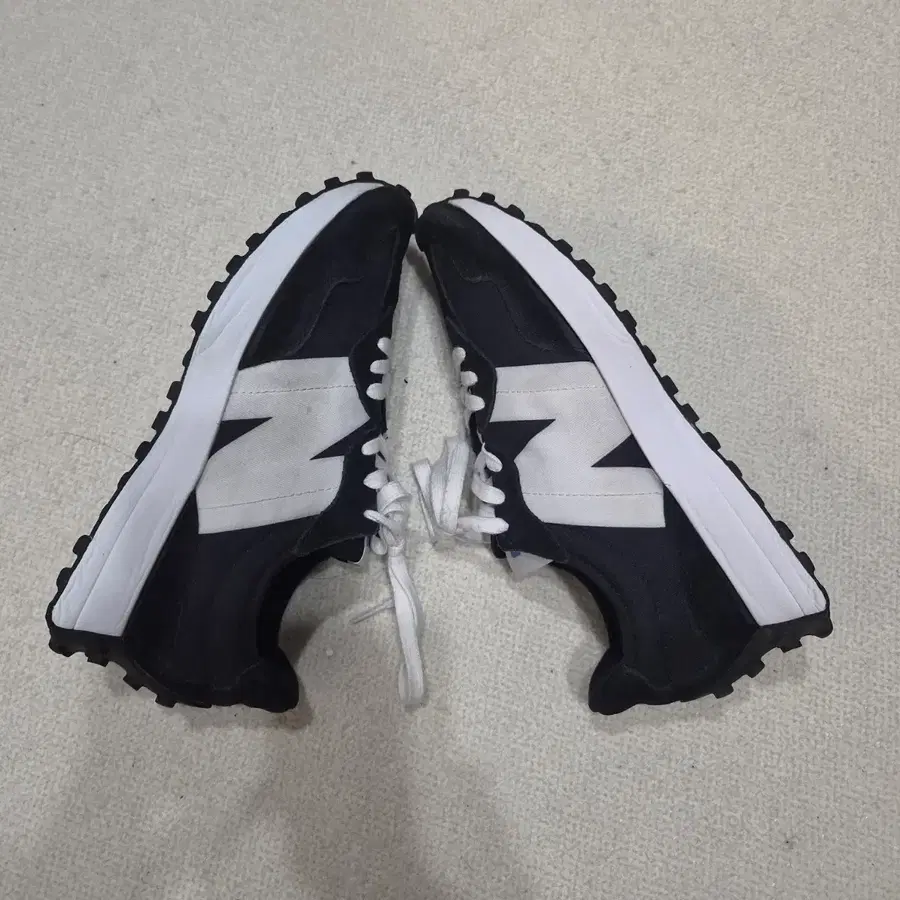 뉴발란스 327블랙260