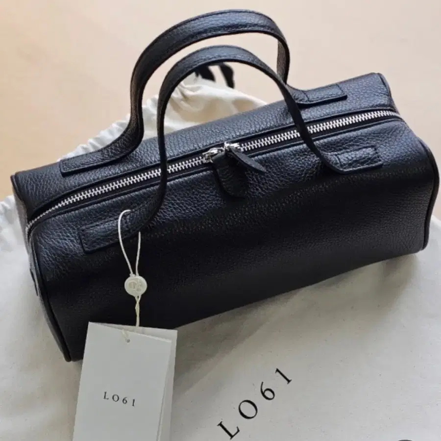 Lo61 블록 토트백 블랙