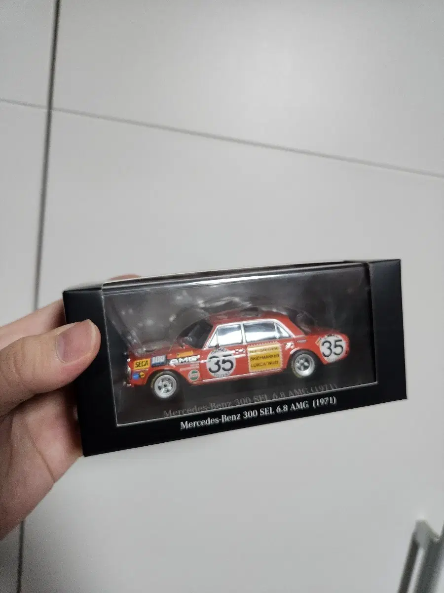 메르세데스 벤츠 정품 공식매장 제품 300 SEL 6.8 AMG (1971) 피규어