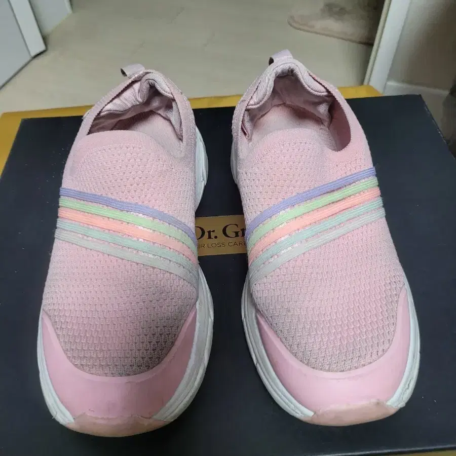 네파 레인보우 스니커즈 220mm 상태좋음