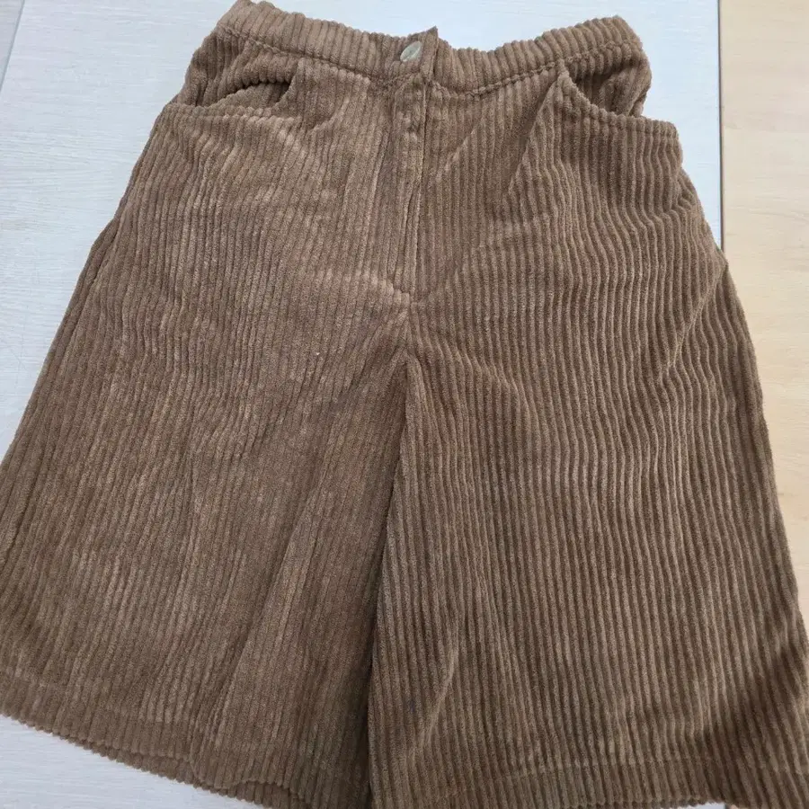 코듀로이 버뮤다 브라운 팬츠