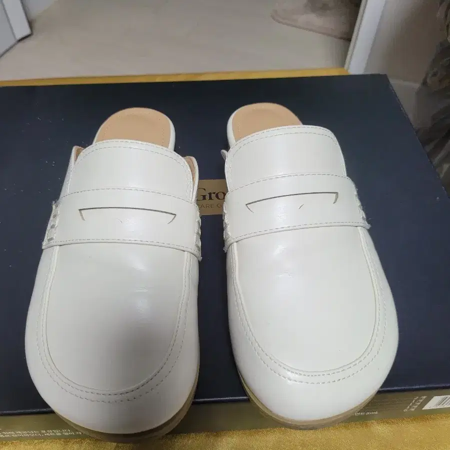 슈펜 화이트 로퍼 뮬 230mm 상태매우좋음
