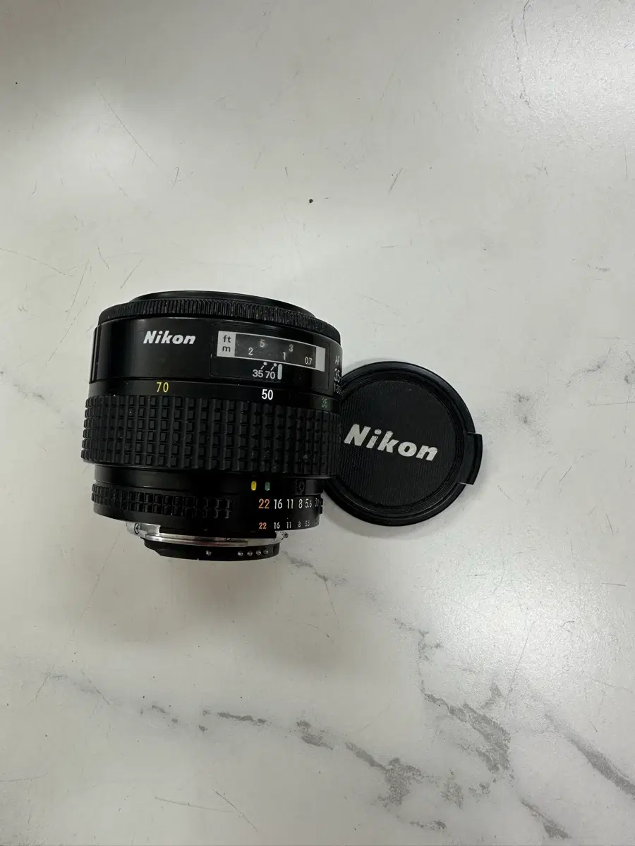 니콘 AF NIKKOR 35-70mm F3.3-4.5 F마운트 표준 줌렌즈 필름카메라 DSLR 겸용 일본산 전용 렌즈캡 포함 중고 실물사진 판매합니다