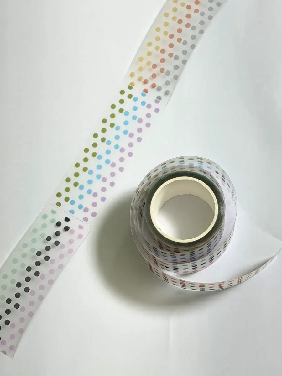 에이투지클럽 땡땡이 라인 키스컷띵