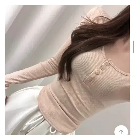 베이지 골지 단추 긴팔 티셔츠