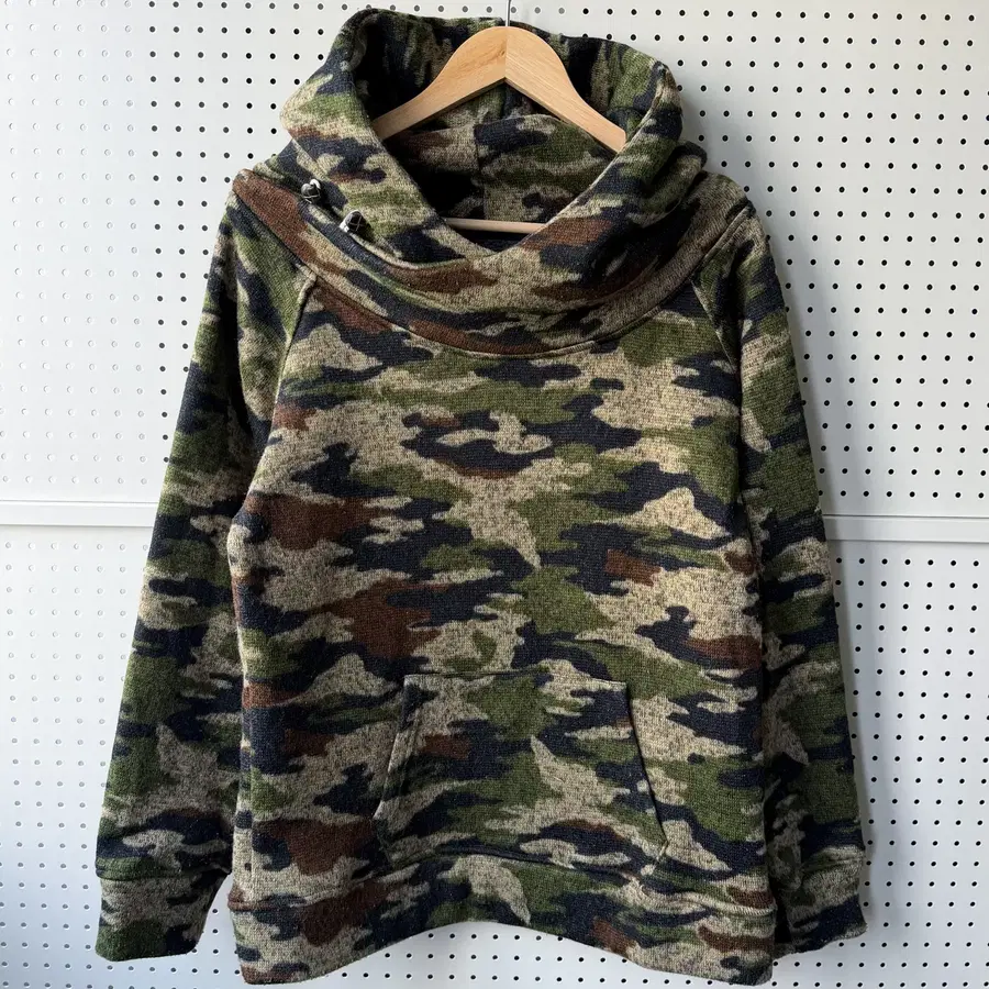 노블 프로덕트 터틀넥 카모 플리스 후디