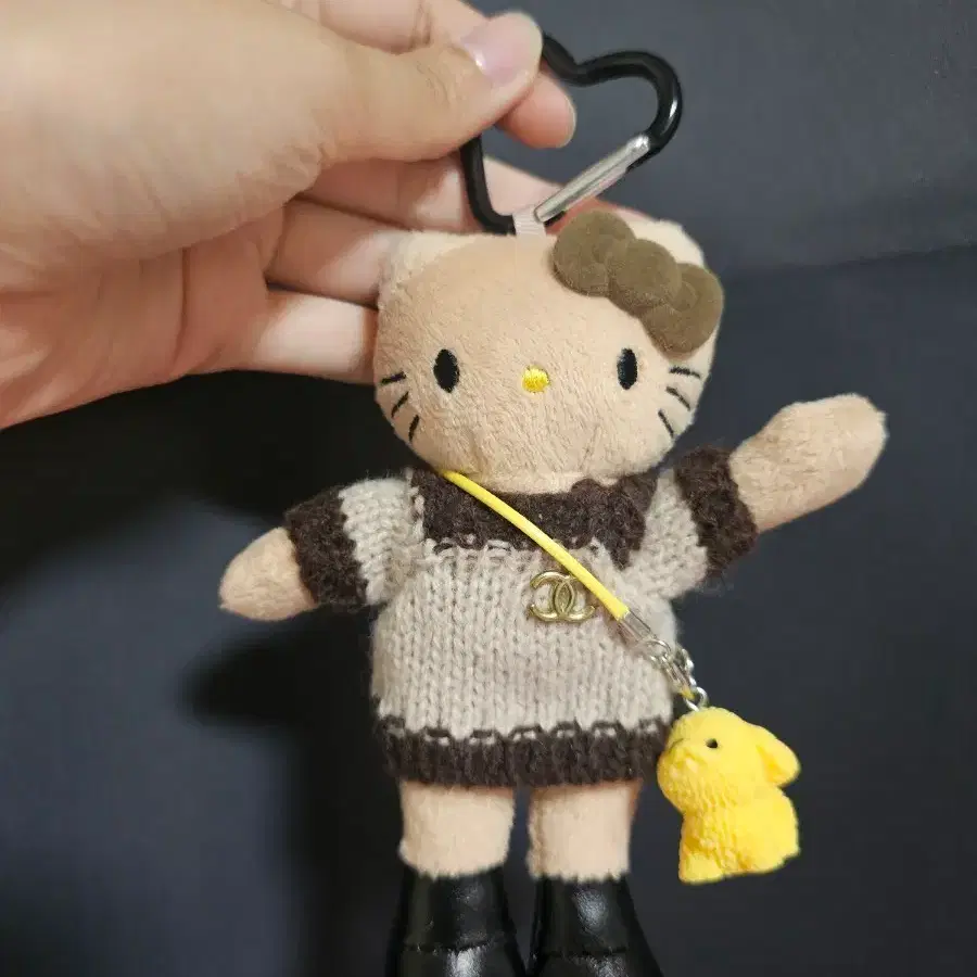 산리오 키티 인형 브라운 스웨터 키링