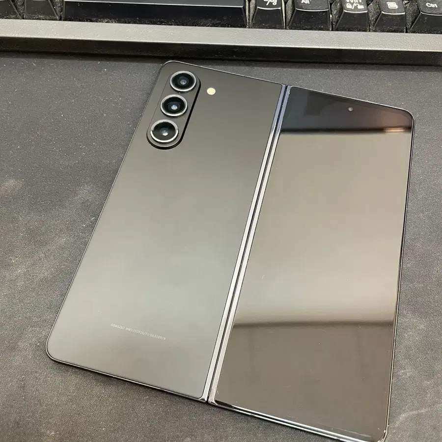 갤럭시Z폴드5 블랙 512GB 무잔상 상태좋은 중고61만5천팝니다