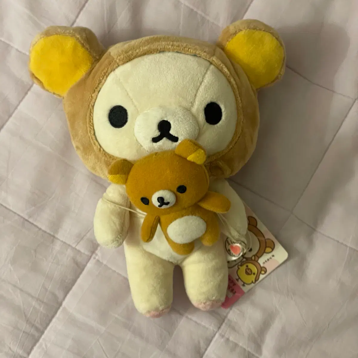 (텍ㅇ,새상품)초희귀 리락쿠마 모자를 쓰고 리락쿠마를 안은 코리락쿠마