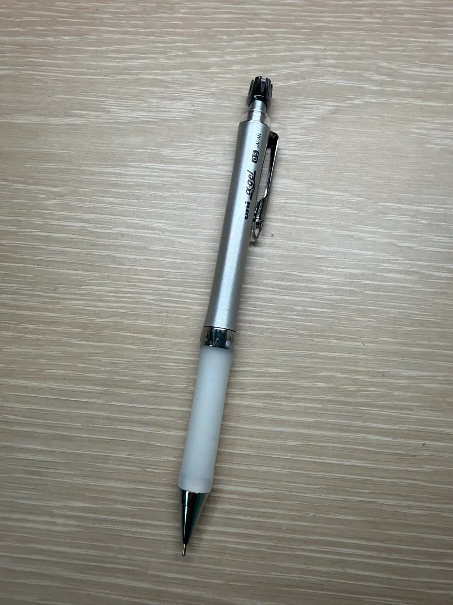 유니 알파겔 슬림샤프 0.5mm