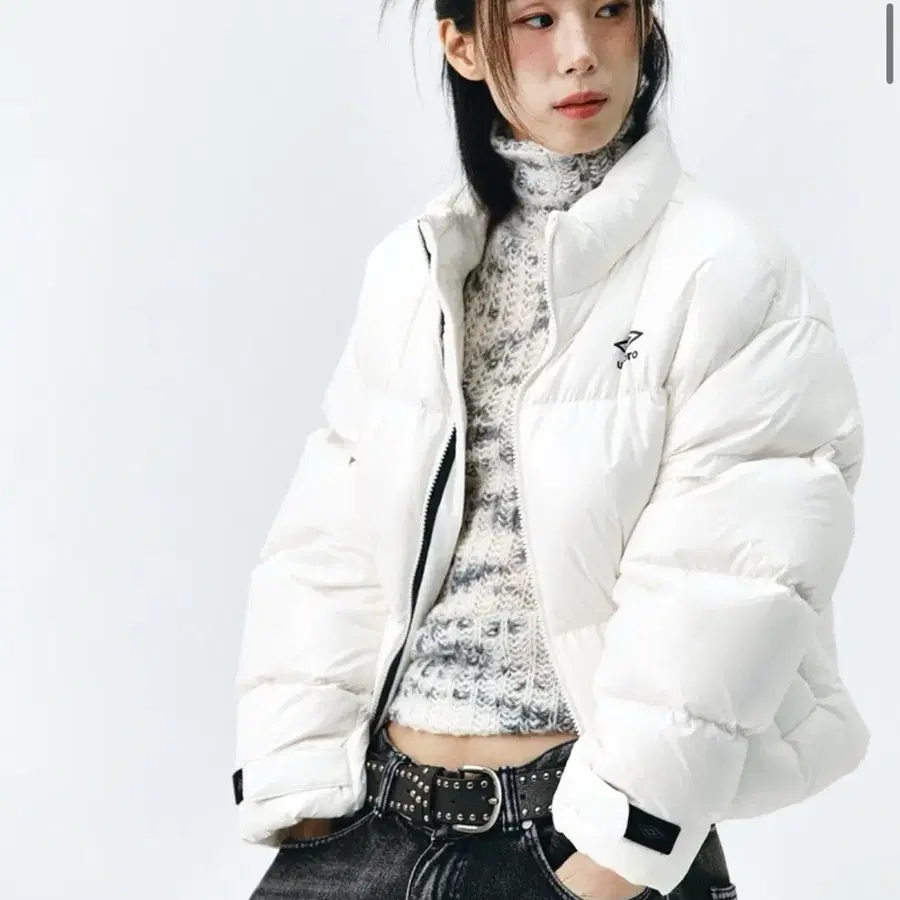 엄브로 아이보리 숏패딩