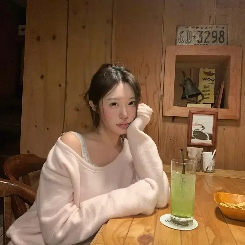 샵오브 오프숄더 니트