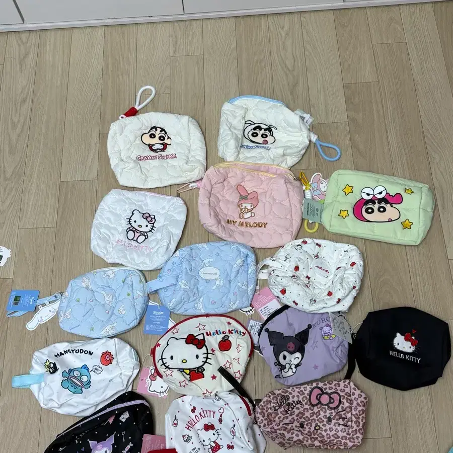 산리오 파우치