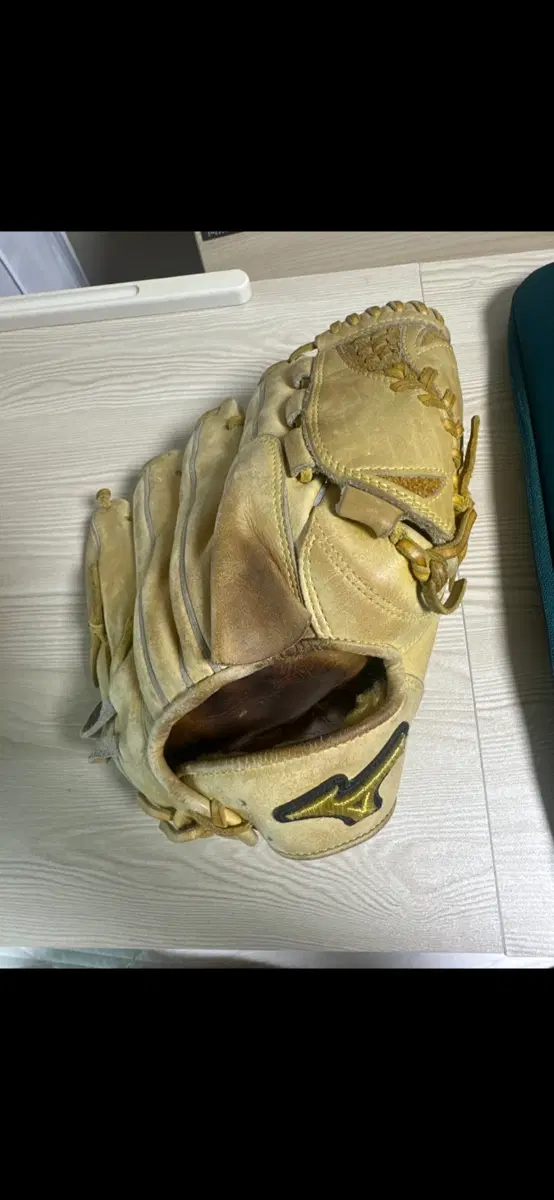 글러브 네개 팝니다