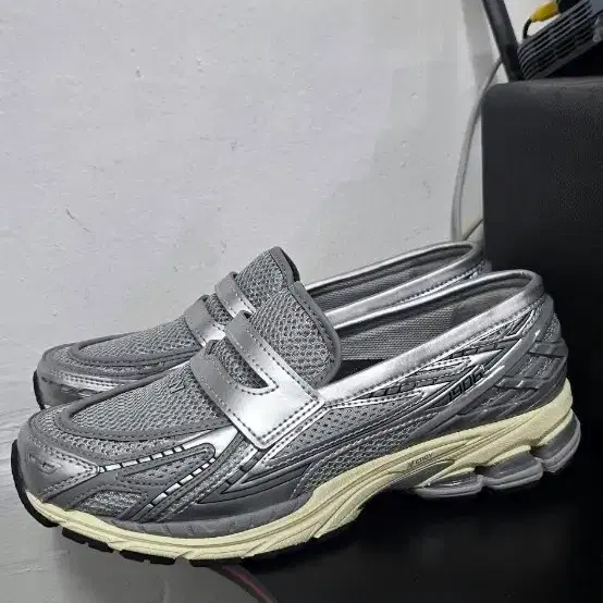 뉴발란스 530 실버 로퍼 뮬 275
