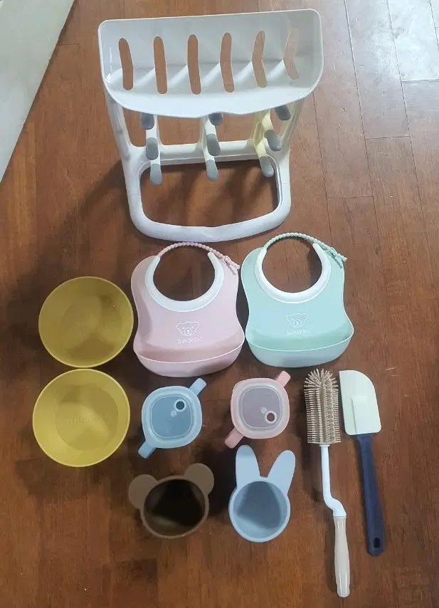 이유식턱받침 머그잔 그릇 세트 젖병 음료병걸이 실리콘병딲이