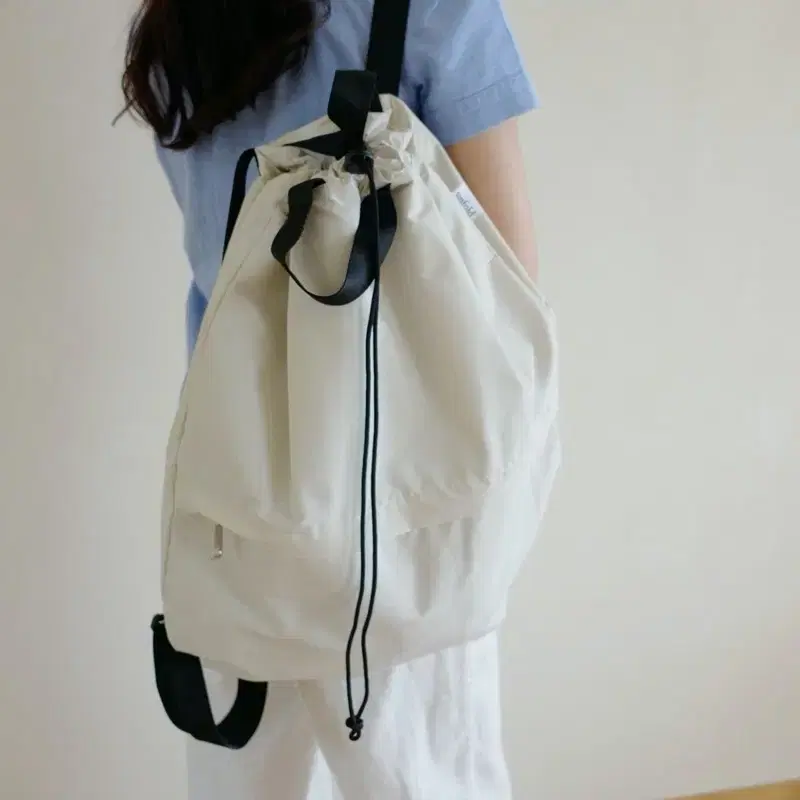 언폴드 스트링 백팩 아이보리