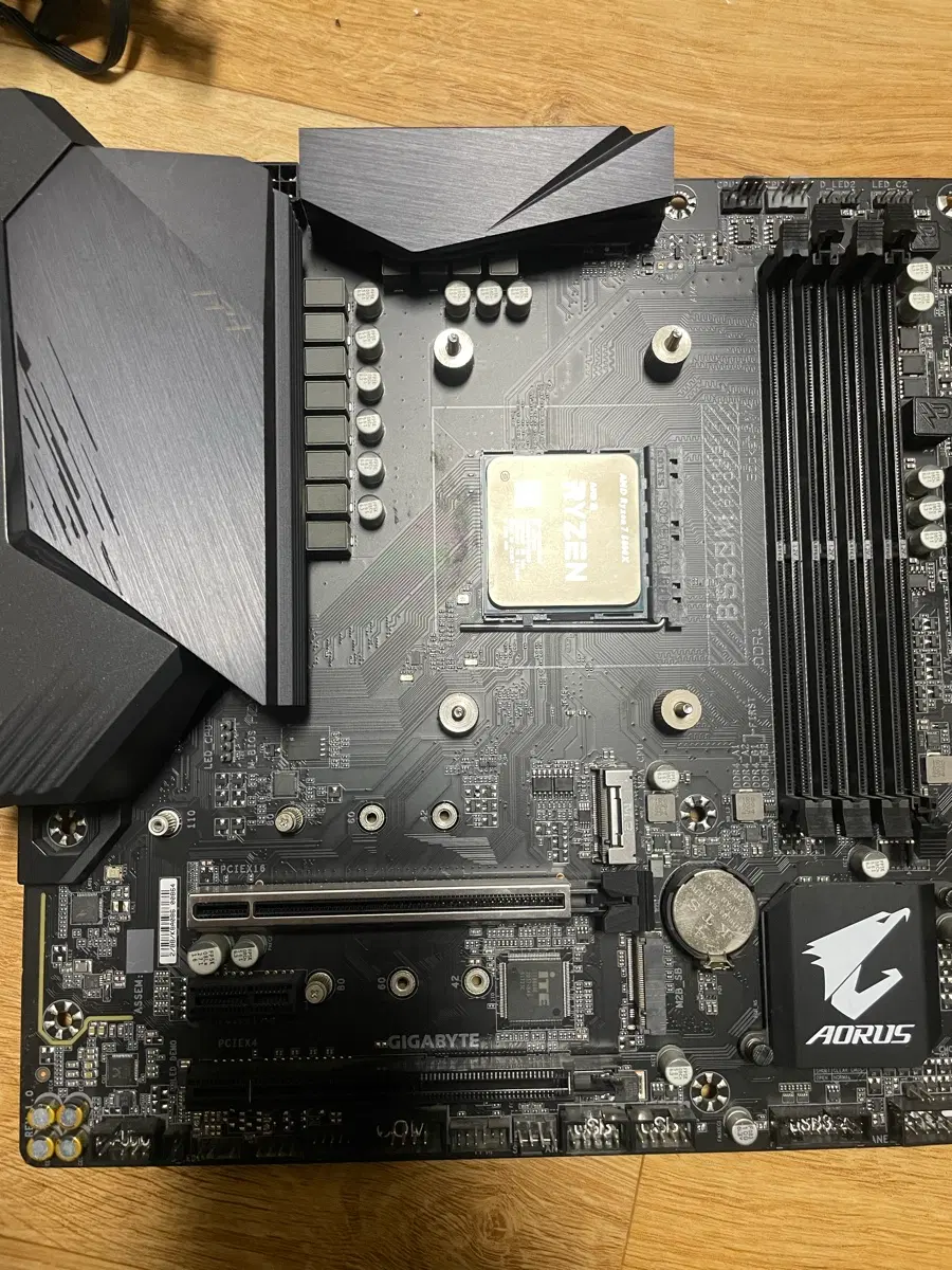 AMD 라이젠7 5800X / 기가바이트 B550M AORUS PRO-P 판매합니다
