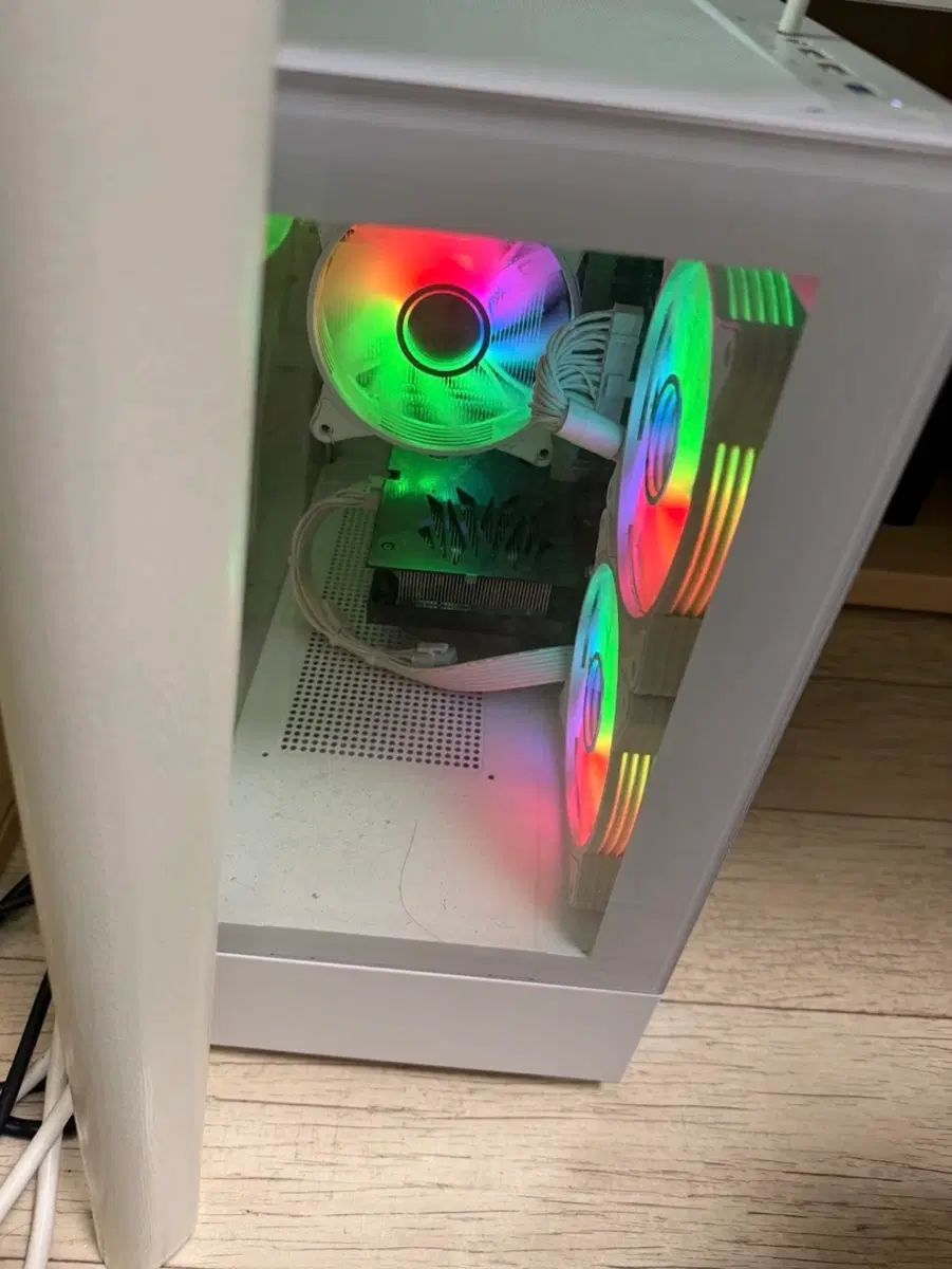 화이트 RGB PC (RTX 4060)