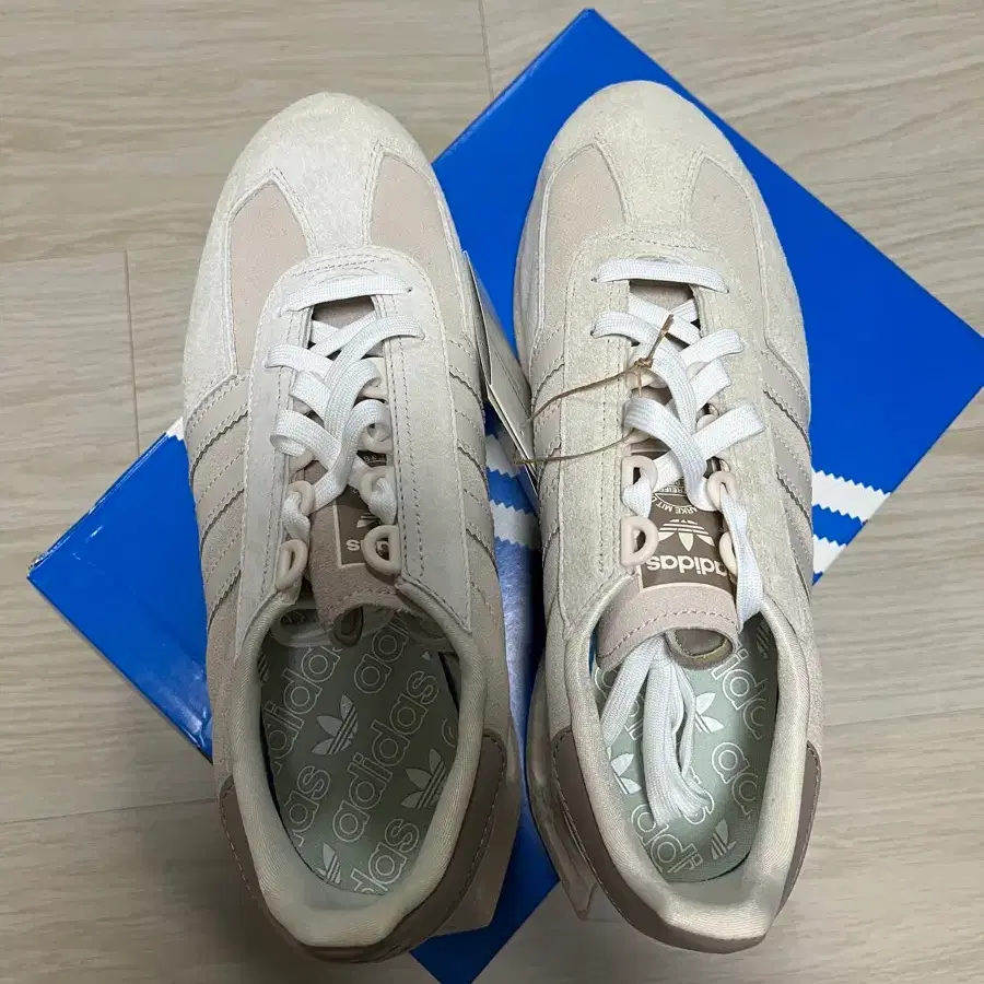 새상품) 아디다스 레트로피 E5 크림브라운 280