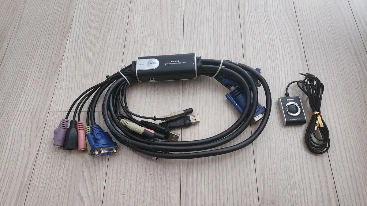 ATEN 2포트 하이브리드 KVM 스위치 + 오디오 (CS52A)