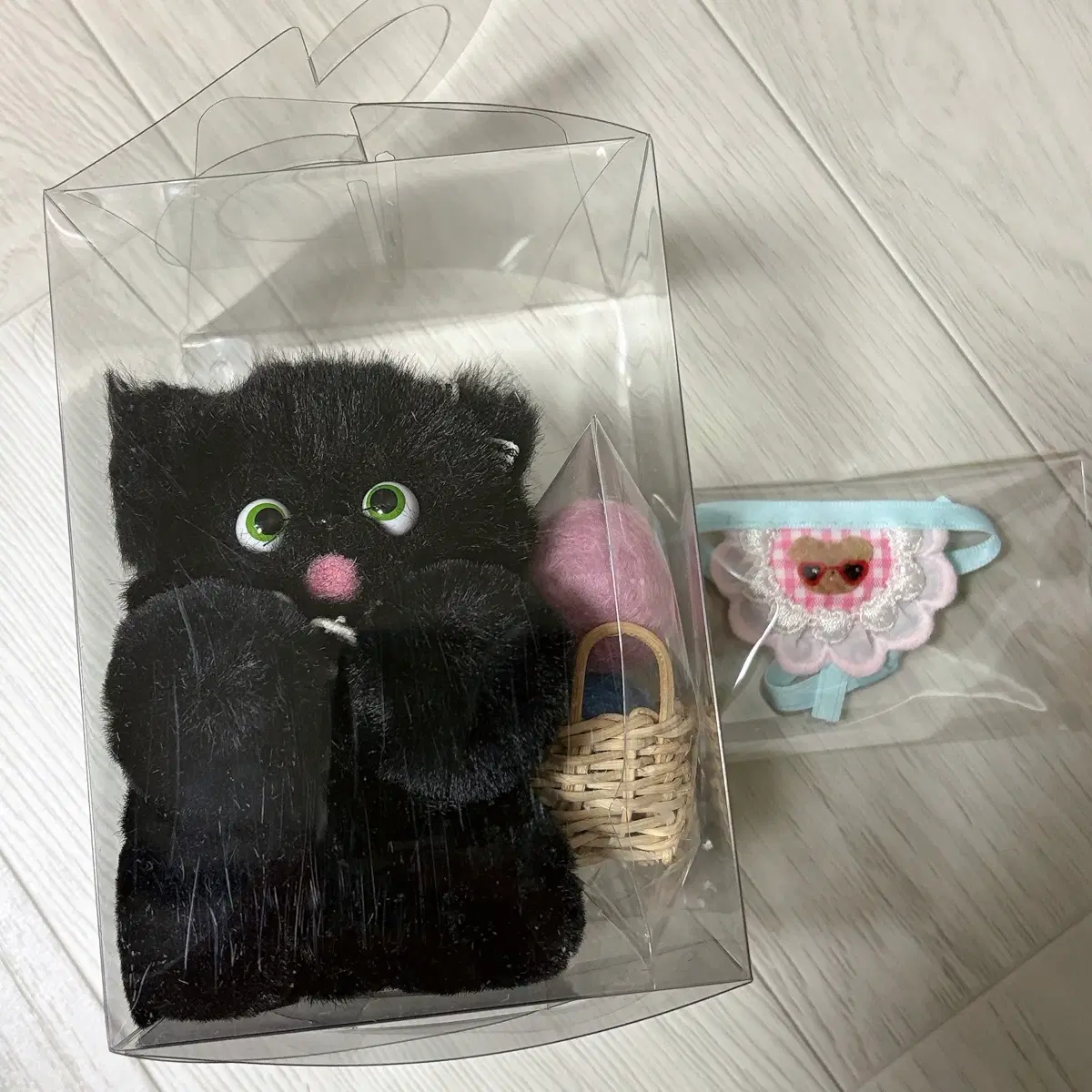 팬시아뜰리에 클라우드 크림 턱받이 몽당몬스터 몽냥이 세트